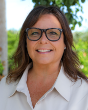 A headshot of Lori Hasselman.